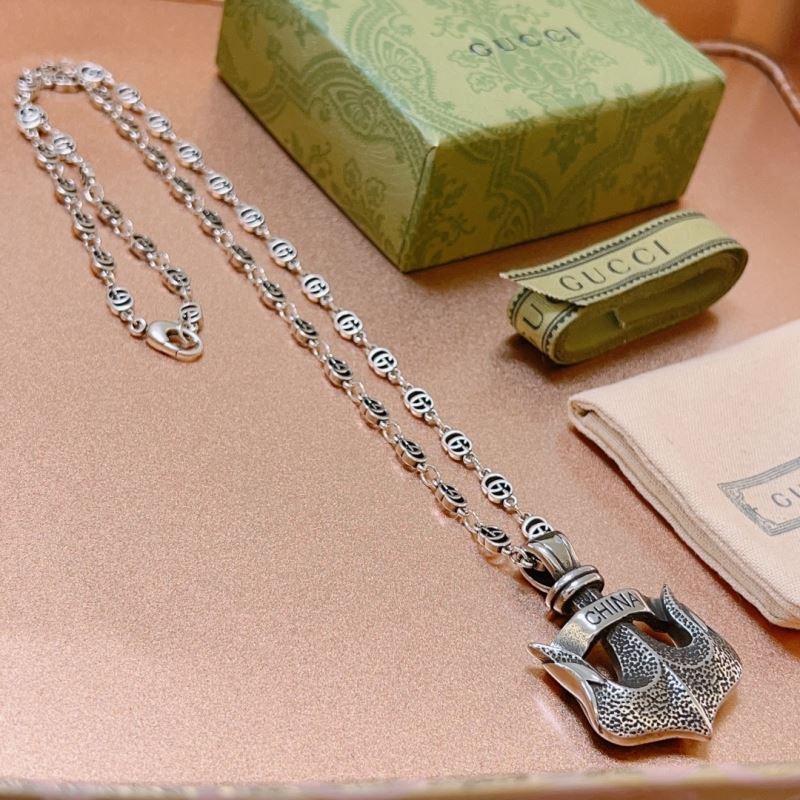 G*u*i necklaces
